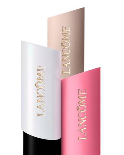Slojeviti aranžman od tri Lancome Teint Idole Shape Stick pudera, highlightera i rumenila u bijeloj, bež i ružičastoj boji.