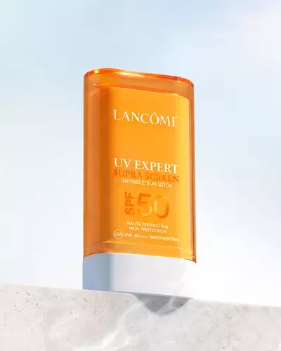 Lifestyle fotografija UV EXPERT SUPRA SCREEN INVISIBLE SUN STICK SPF 50