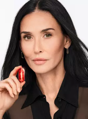 Ključni vizual Demi Moore za Absolue Longevity MD tvrtke Lancome