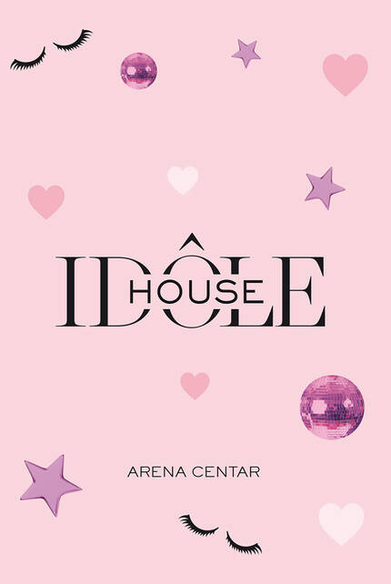Pozadina u svijetlo ružičastoj boji sa srcima, zvjezdicama i disco kuglama, s natpisom "IDOL HOUSE" na sredini i "ARENA CENTAR" ispod.