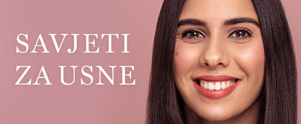 Žena s dugom tamnom kosom i osmijehom na blago roza pozadini s natpisom "Savjeti za usne".